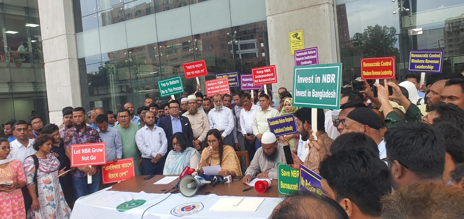 দাবি পূরণের আশ্বাসে এনবিআরে কর্মবিরতি স্থগিত