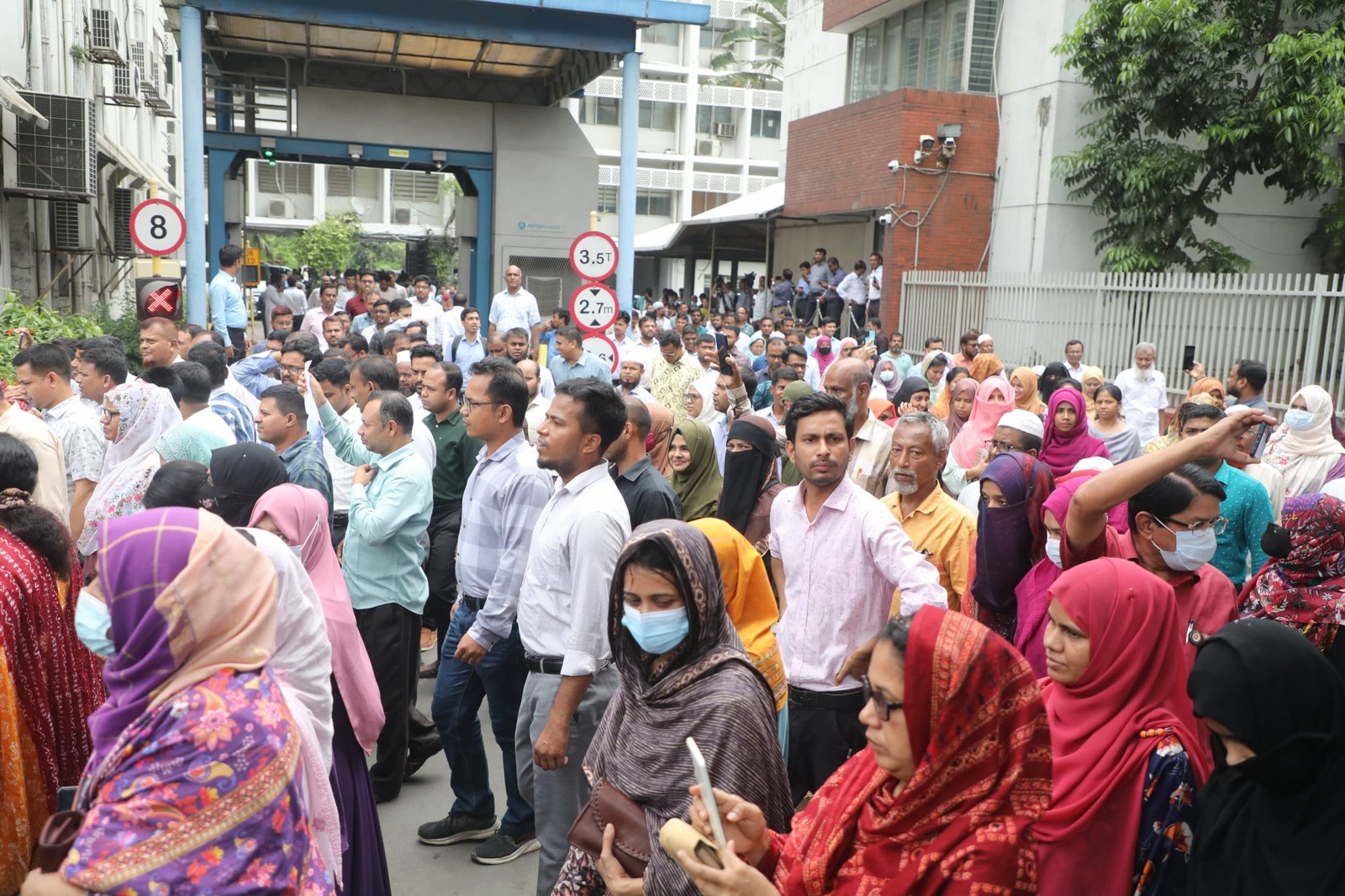 Secretariat officials to continue protest Tuesday