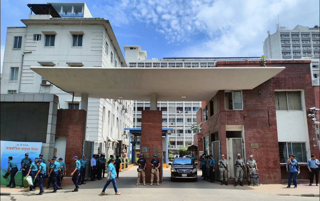 Govt employees call off protest at Secretariat after assurance to review public service ordn