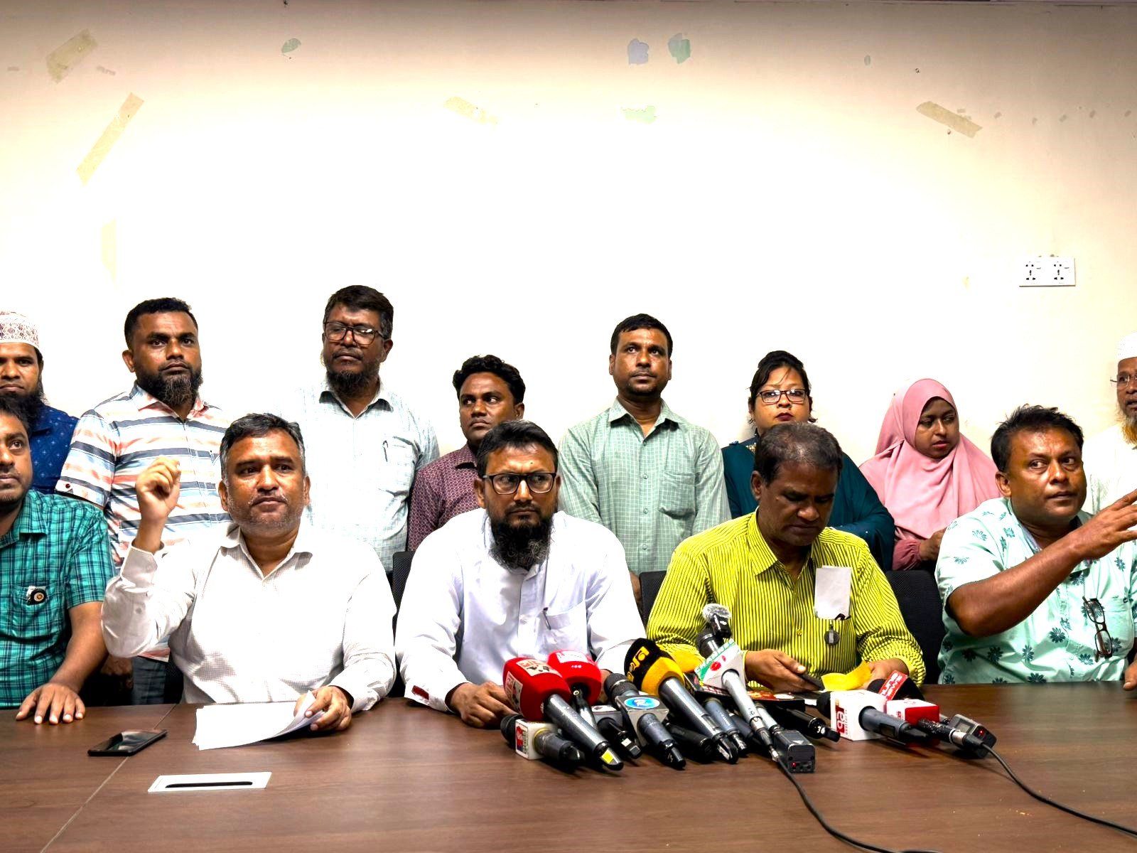 Govt employees to observe one-hour work abstention until ordinance scraped