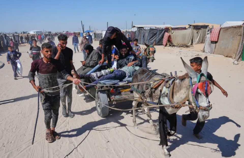 Macron threatens sanctions on Israelis over Gaza aid crisis