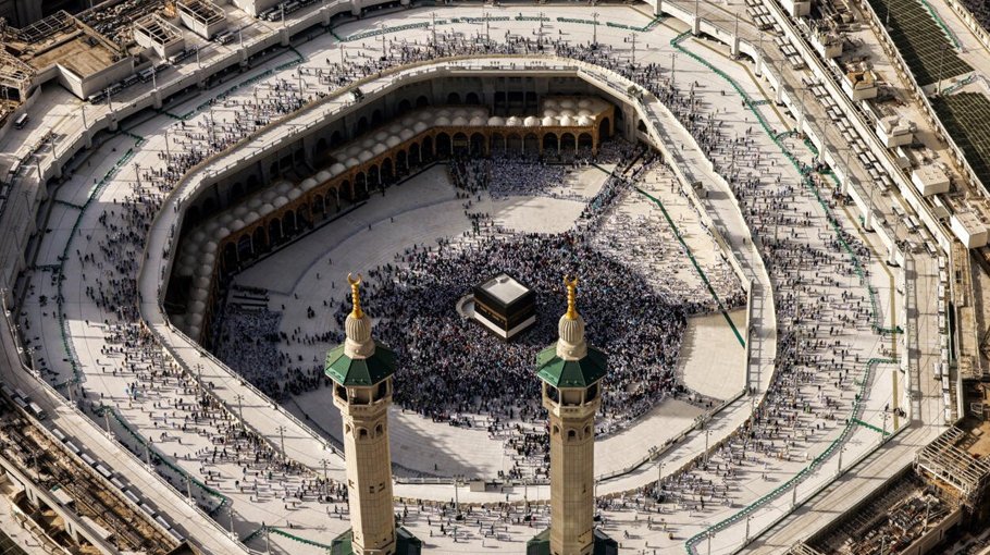 Hajj pilgrims gather in Makkah under scorching desert sun