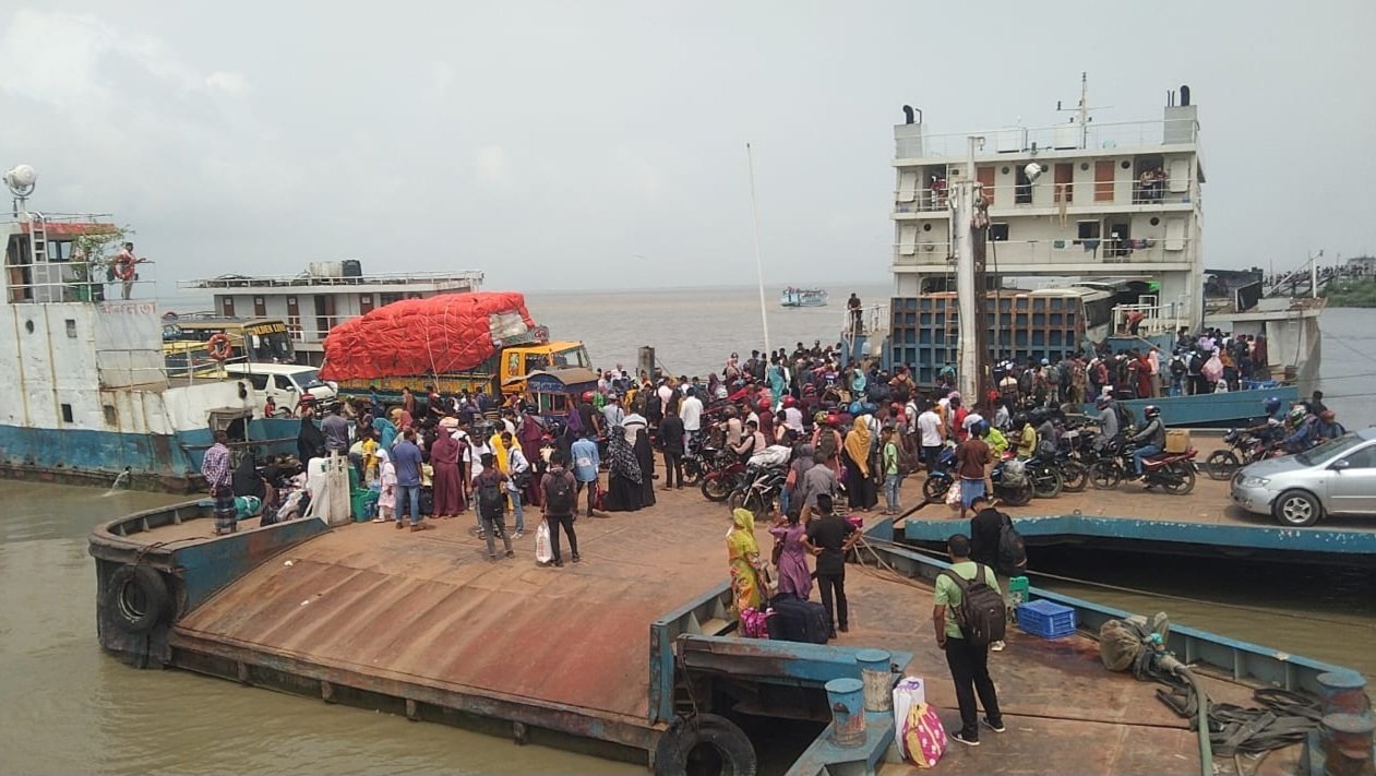 Paturia ferry terminal sees increased traffic amid Eid rush