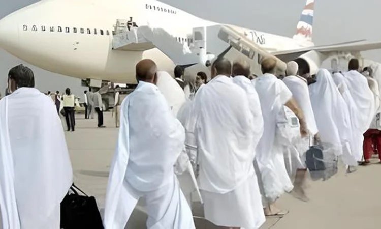 First Hajj return flight lands with 369 pilgrims