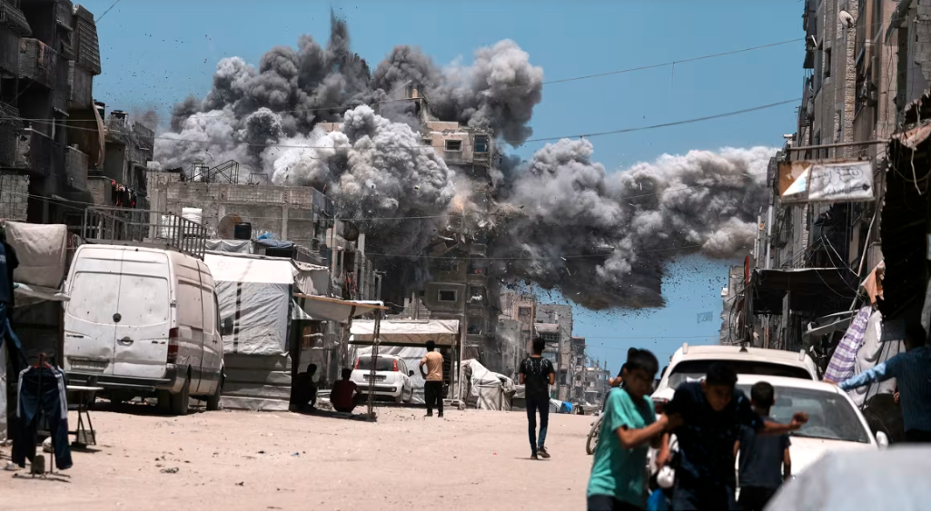 Israeli troops kill 24, wound 200 in Gaza in latest aid attack