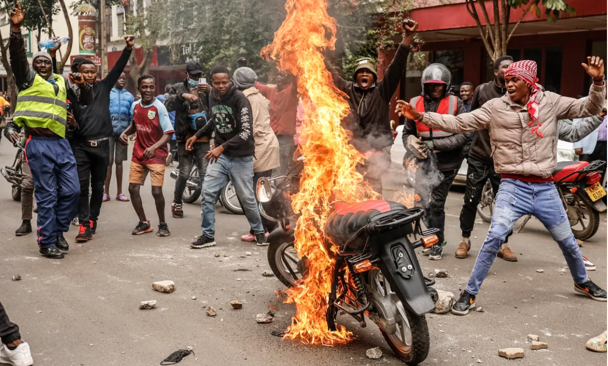 Kenya police shoot bystander at close range during latest protests