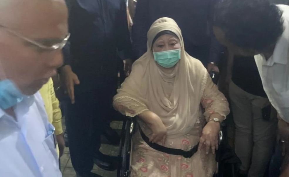 Khaleda taken to Evercare Hospital for health check-up
