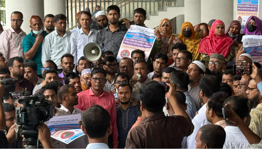 Tensions at secretariat as employees continue protests