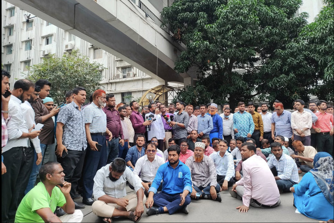 Secretariat employees threaten to besiege finance ministry on Sunday