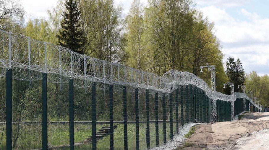 Finland completes 2nd section  of border fence with Russia