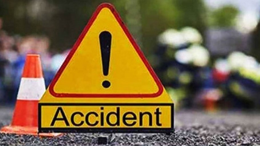 Woman killed in   road accident  in Raozan