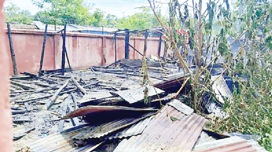 7 shops gutted in Kaptai 
