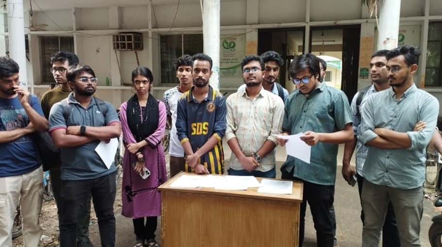 JU students demand resumption of construction work of 2 faculties’ 
