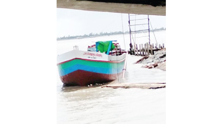 Dredger seized in Banshkhali