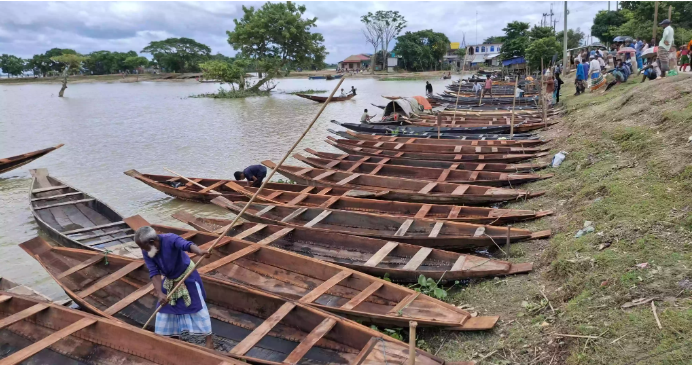 Sunamganj’s age-old boat market struggles as monsoon fails to bring water