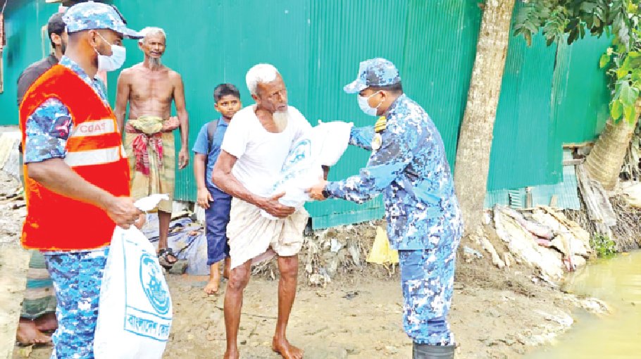 Coast Guard distributes relief goods among flood-hit families in Feni