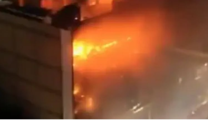 50 dead and injured in Iraq shopping mall fire