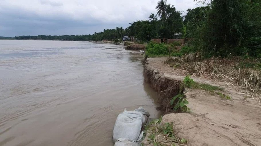 47 rivers swell,   73 fall: FFWC