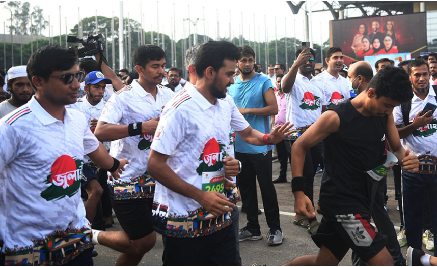 Asif Mahmud joins symbolic marathon on Dhaka’s streets