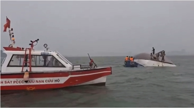 Tourist boat capsizes in Vietnam during thunderstorm, 34 dead, 8 missing