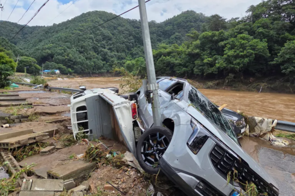 At least 14 dead in S Korea after heavy rains trigger landslide, floods