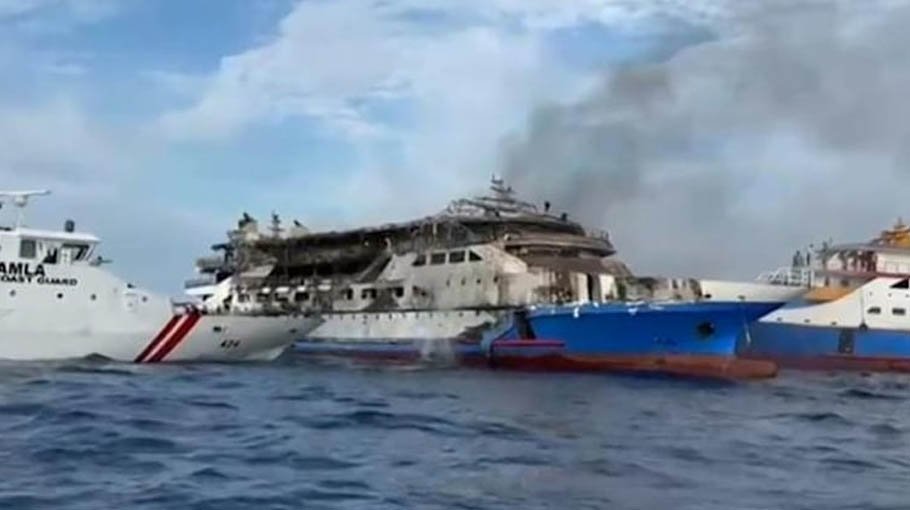 Ferry fire kills three in Indonesia, 500 rescued