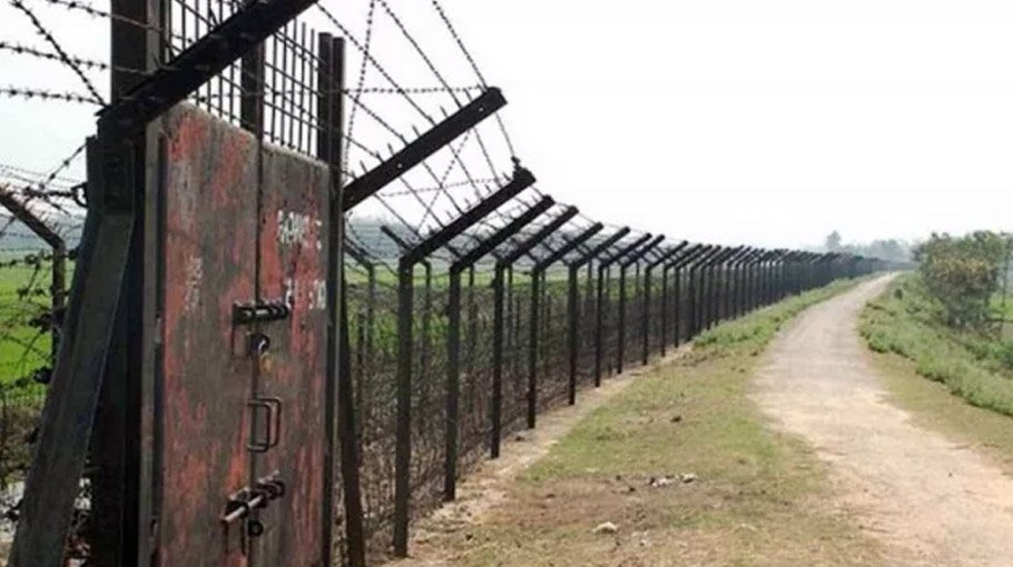 BSF returns two Bangladeshis thru Moheshpur border