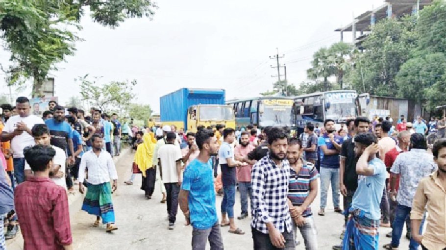 Workers clash with police in Sreepur