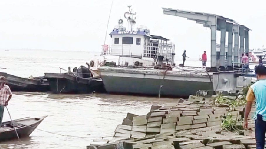 Launch, sea-truck services resume in Bhola