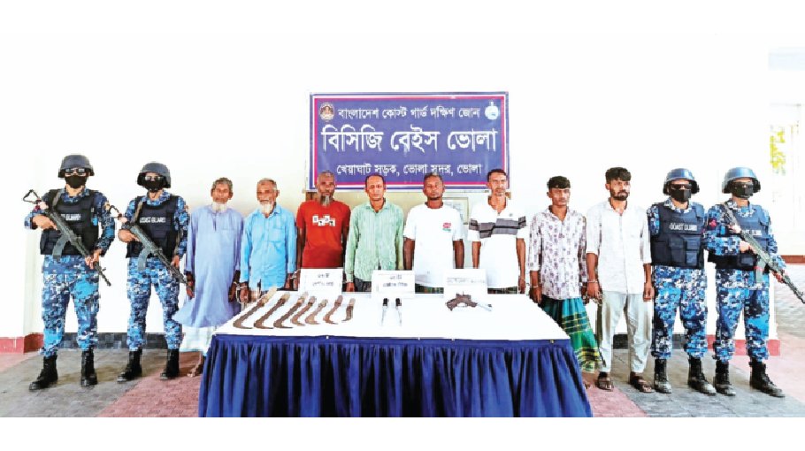 8 robbers held in Bhola