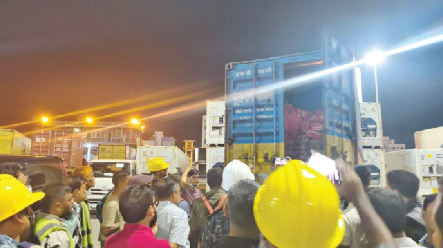 3 arrested for trying to smuggle raisins at Ctg port 