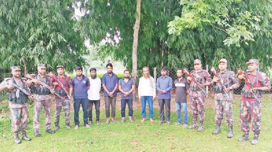 BSF pushes back 17 Bangladeshis thru two border points in Panchagarh