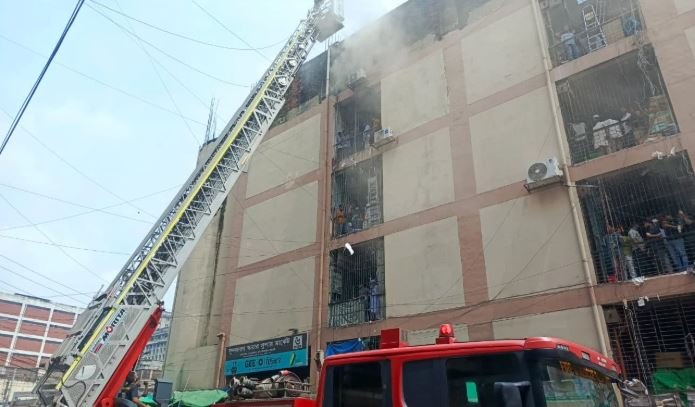 Fire at Sundarban Square Market under control 