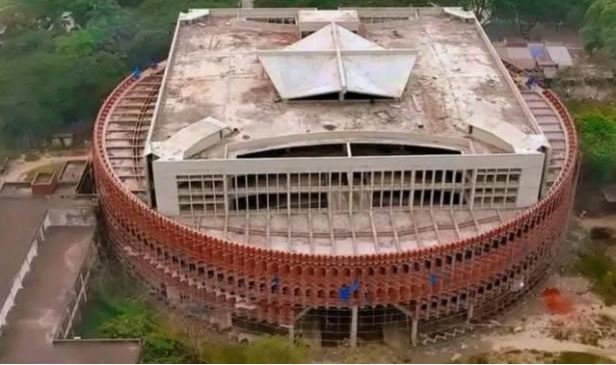 Worker dies after falling from JU under-construction building