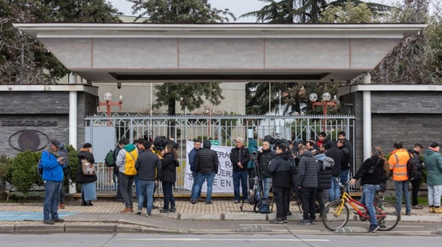 Search intensifies for five trapped in giant Chile copper mine