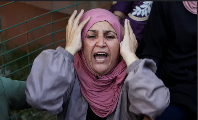 Israeli forces kill over 20 aid-seekers in Gaza as Israeli minister prays at flashpoint holy site