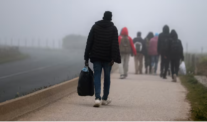 UK threatens jail for people smugglers who advertise on social media