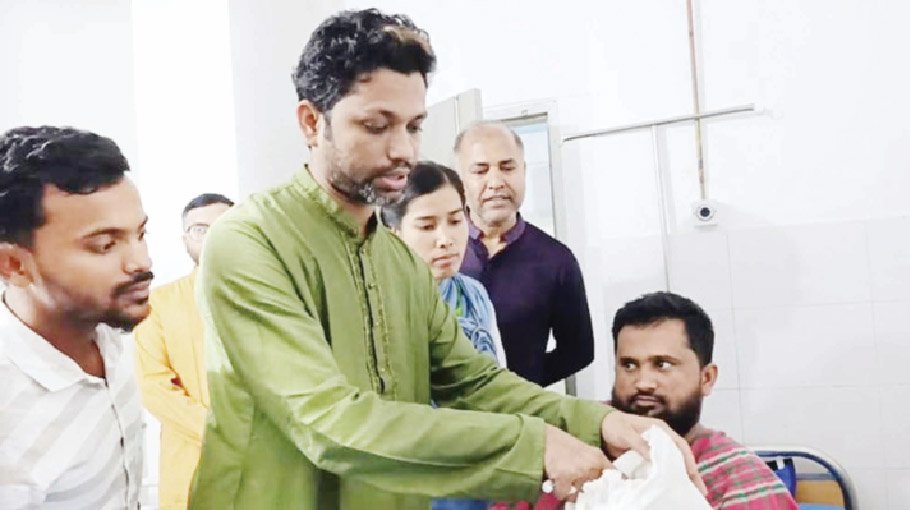 Man regains thumb after successful toe transplant in Cumilla