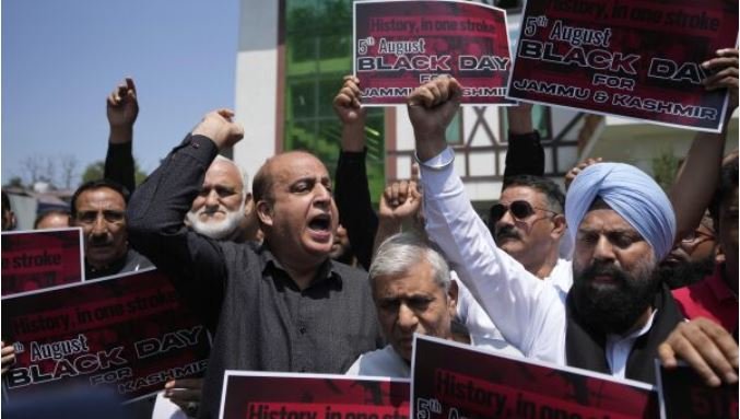 Pakistanis hold anti-India rallies to mark 6th anniversary of revocation of Kashmir's special status