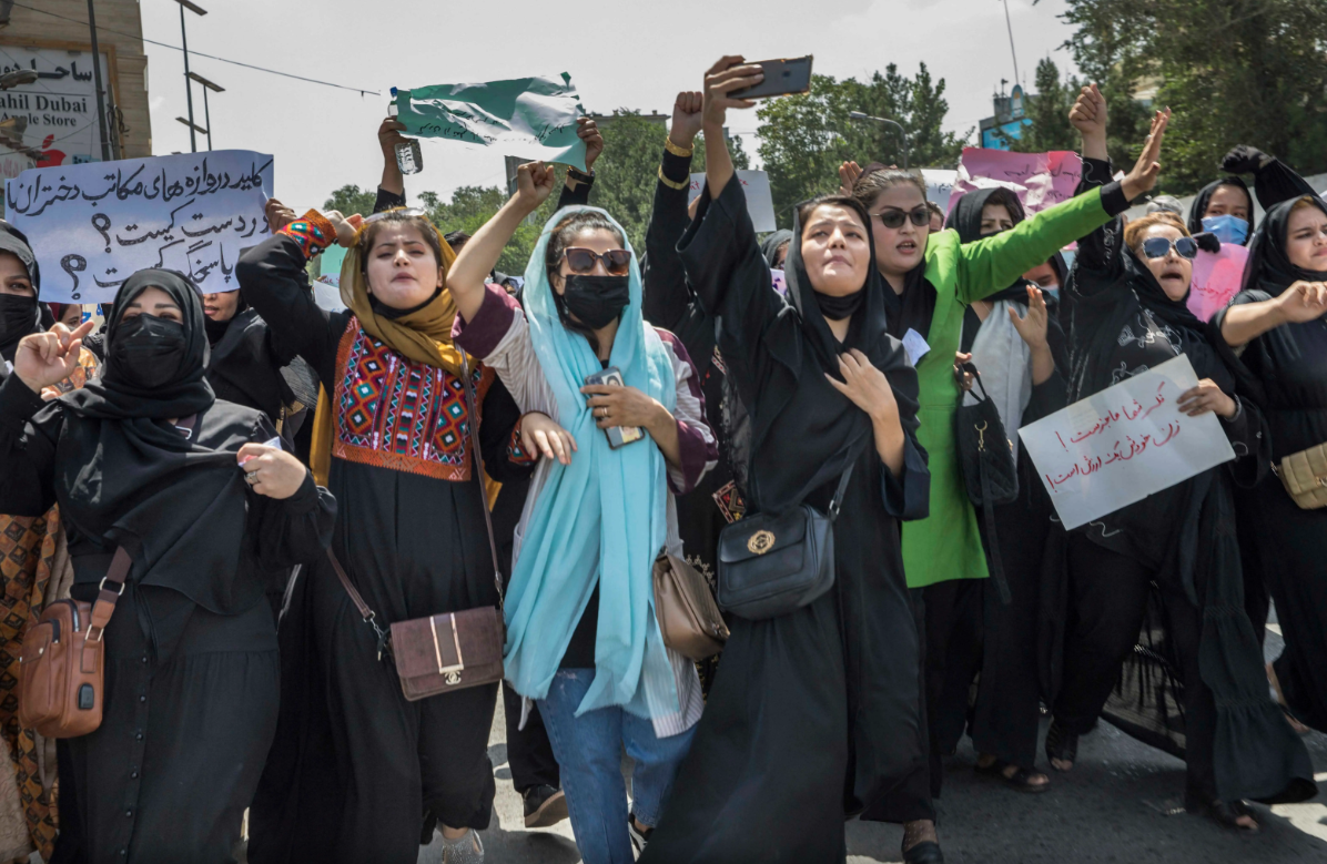 Afghan women turn to online courses as TalibanS ban education