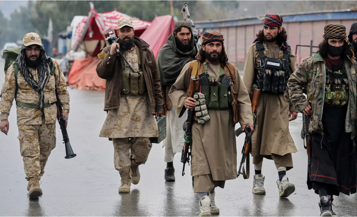 Pakistan troops kill 33 militants crossing from Afghanistan