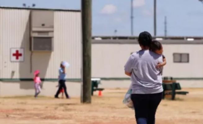Judge to decide on future of immigrant child protection policy in U.S. custody