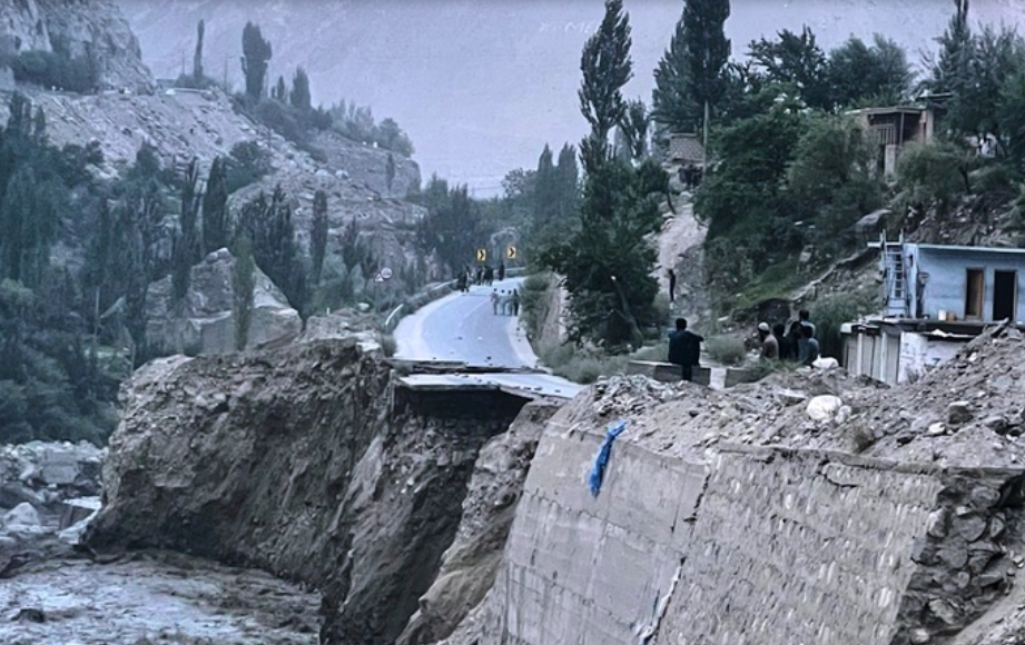 Massive mudslide kills 7 volunteers repairing flood damage in Pakistan