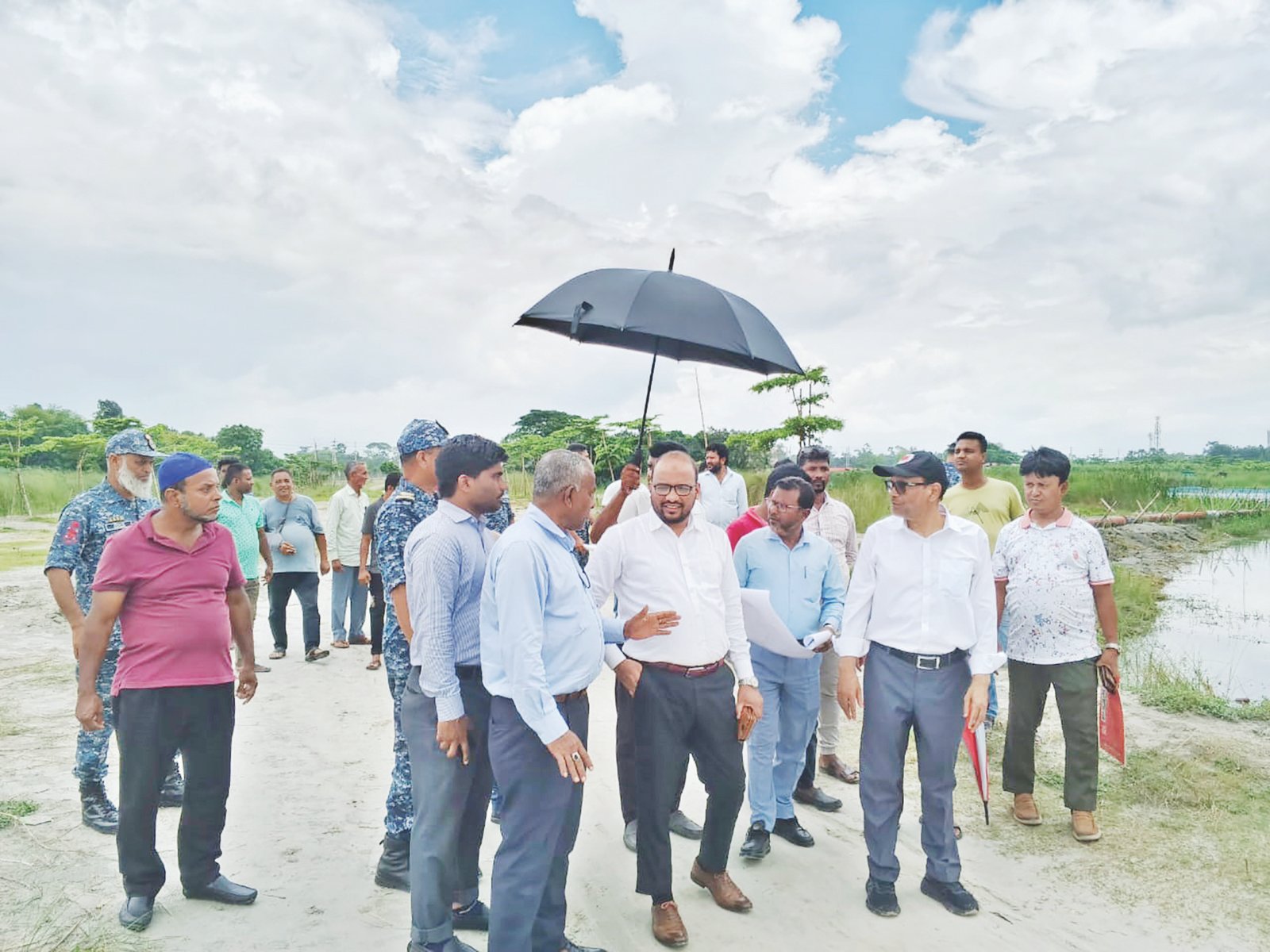 Officials visit flood-hit areas in Rupganj 