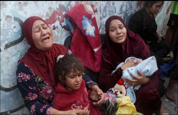 Palestinians flee Israeli attacks on Gaza City as protests mount against occupation plan