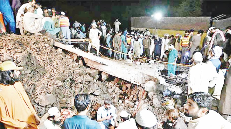 Survivors claw through rubble after deadly Pakistan cloudburst