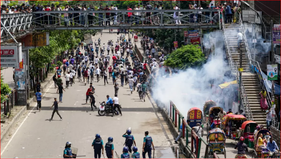 Police among 10 injured as Dhaka College-City College students clash