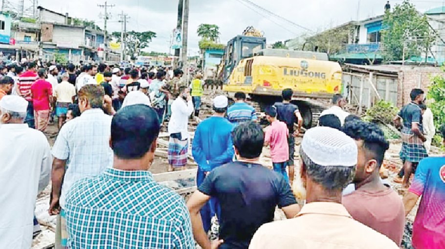 350 illegal structures demolished in Cumilla