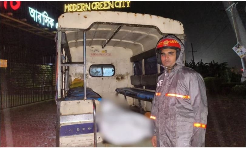 Three friends killed in road crash on Dhaka-Mawa Expressway