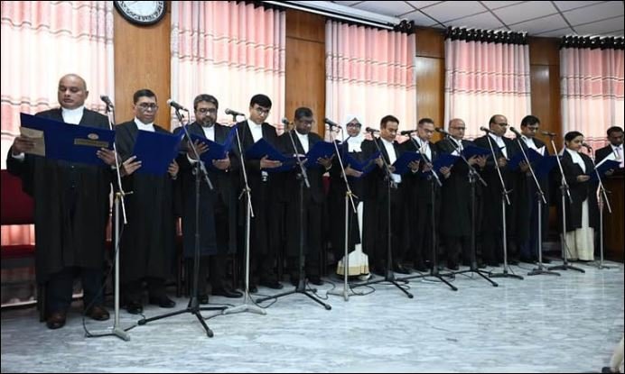 CJ administers oath to 25 new HC judges